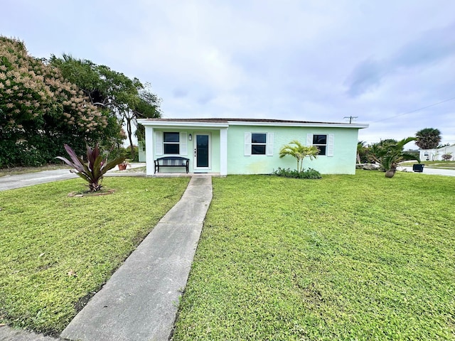 view of front of property with a front yard