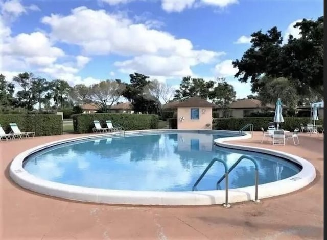 view of swimming pool featuring a patio area