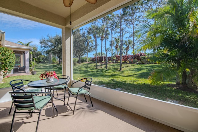 sunroom / solarium with ceiling fan