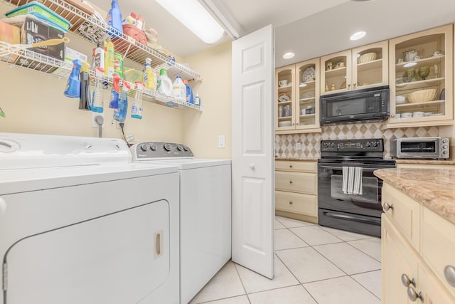 laundry room with light tile patterned flooring and independent washer and dryer