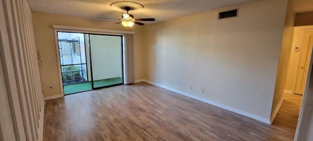 unfurnished room featuring a textured ceiling, light hardwood / wood-style floors, and ceiling fan