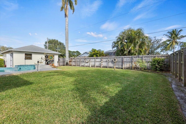 view of yard featuring a fenced in pool