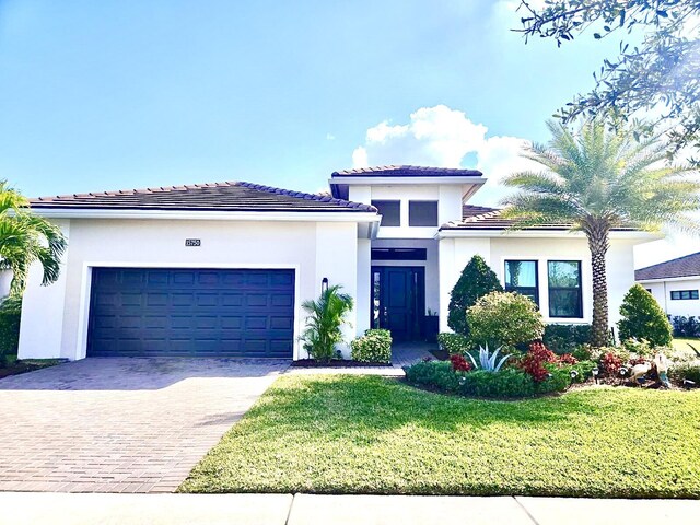 view of front of house featuring a front yard and a garage