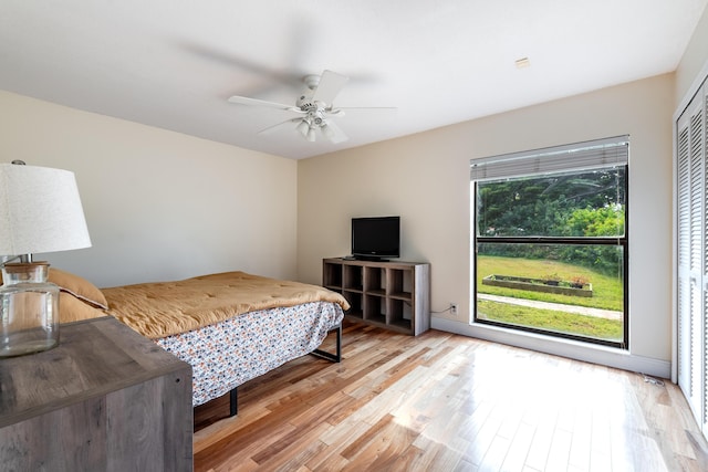 bedroom with light wood-type flooring, a closet, and ceiling fan