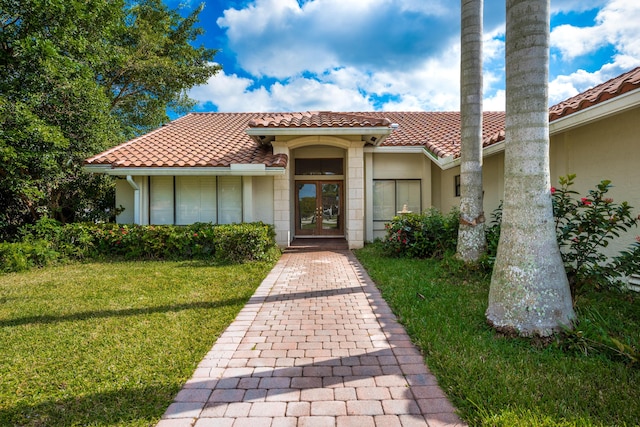 view of front facade featuring a front yard