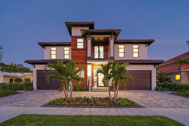 view of front facade featuring a garage