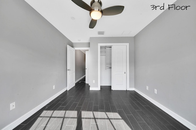 unfurnished bedroom with ceiling fan and a closet