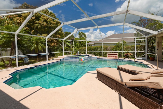 view of pool featuring an in ground hot tub, a patio, and a lanai