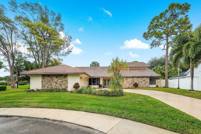 ranch-style home with a front yard