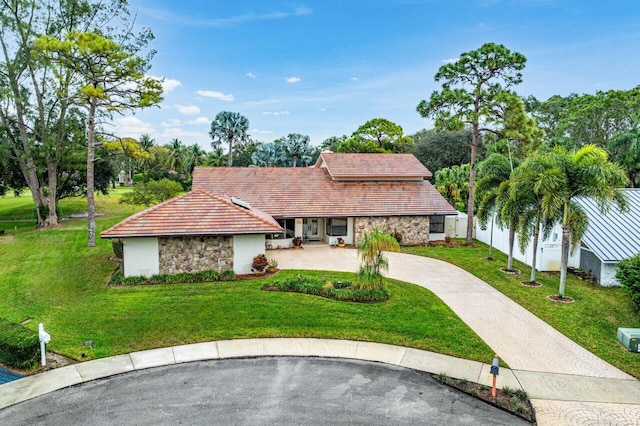 ranch-style house featuring a front yard