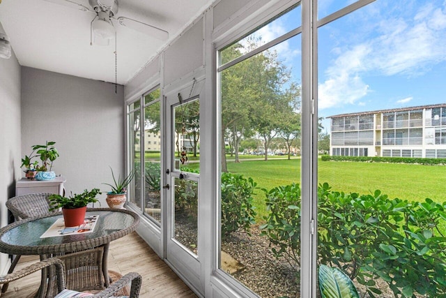 sunroom featuring ceiling fan