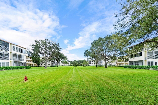 view of property's community featuring a yard