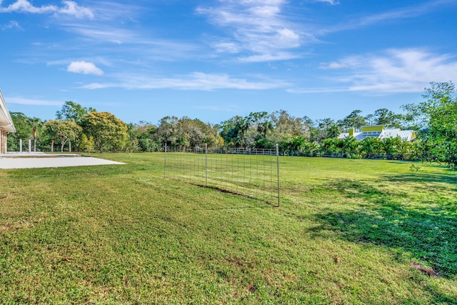 view of yard featuring a rural view