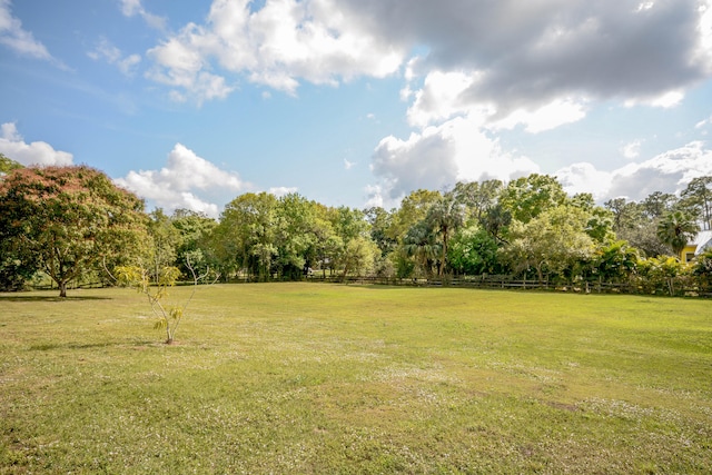 view of yard featuring a rural view