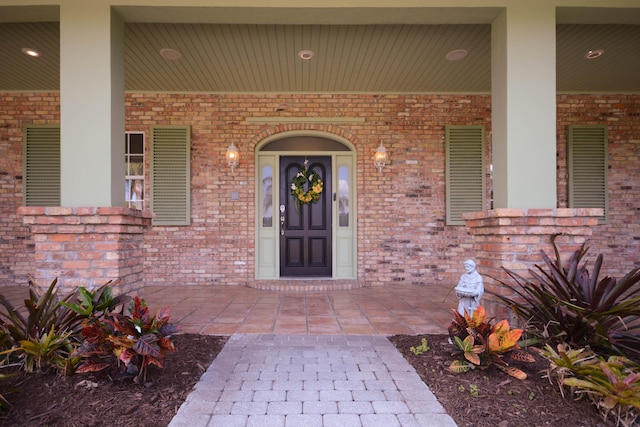 property entrance featuring a porch