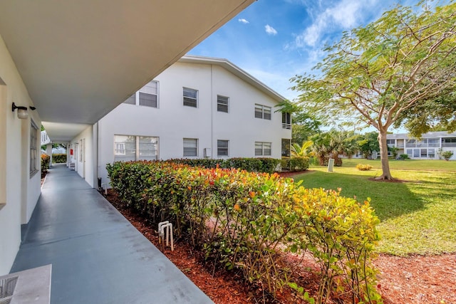 view of side of property featuring a lawn