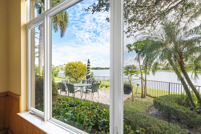 135 Playa Rienta Way, Palm Beach Gardens, FL 33418 - water view featuring fence