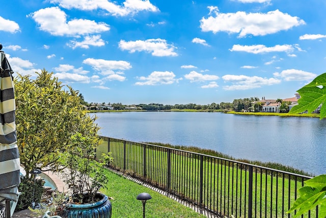 135 Playa Rienta Way, Palm Beach Gardens, FL 33418 - water view with fence