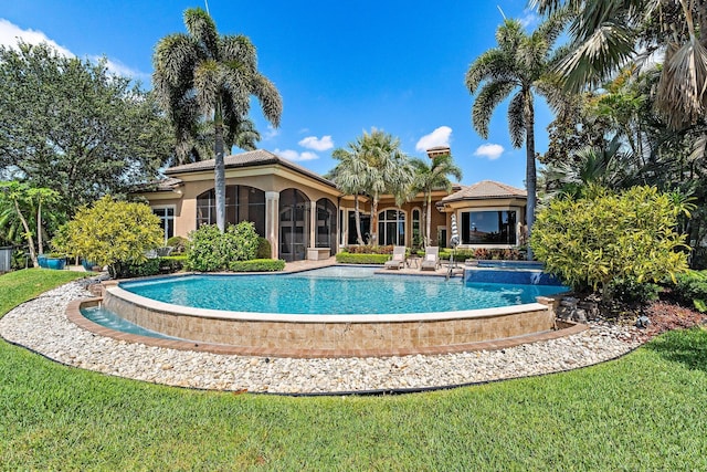135 Playa Rienta Way, Palm Beach Gardens, FL 33418 - swimming pool featuring a yard