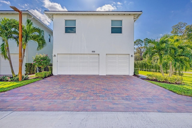 view of front facade with a garage