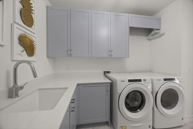 laundry room with cabinets, sink, and independent washer and dryer