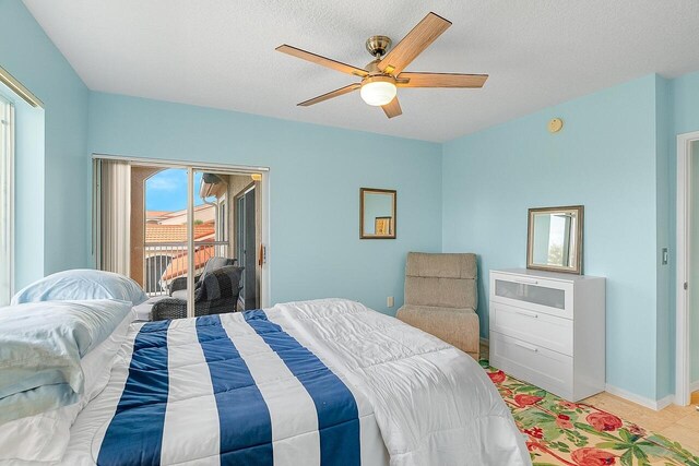 bedroom featuring ceiling fan, ensuite bathroom, a textured ceiling, and a closet