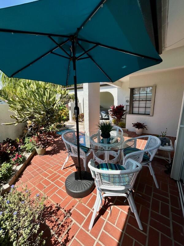 5650 Parkwalk Cir E, Boynton Beach, FL 33472 - view of patio / terrace with outdoor dining space