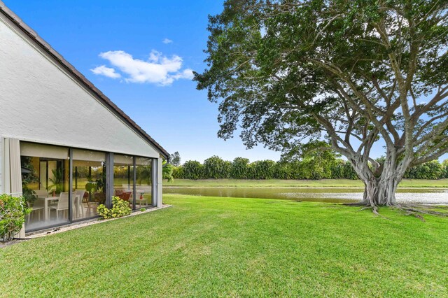 view of yard featuring a water view