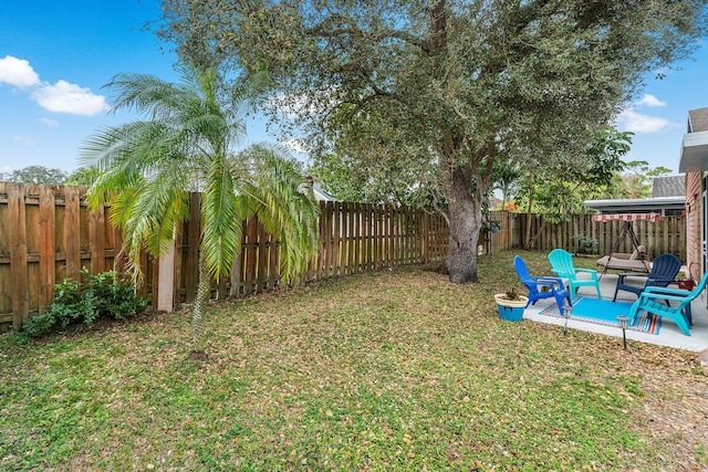 view of yard featuring a patio