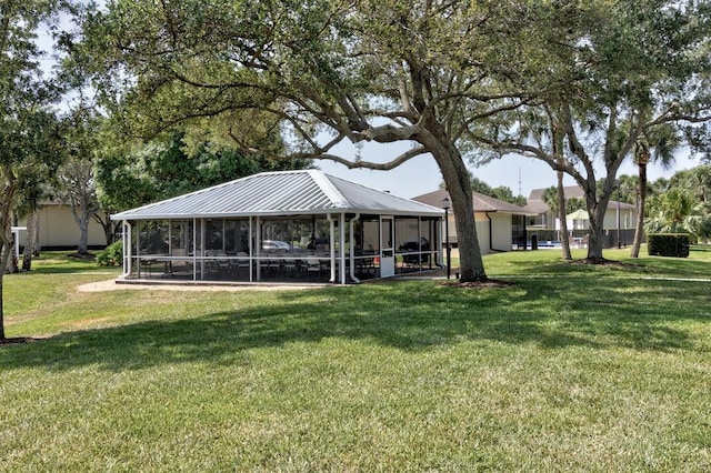 view of property's community featuring a lawn