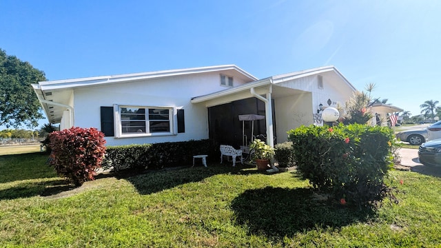 back of house featuring a yard