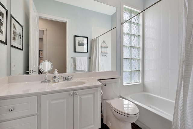 full bathroom featuring toilet, shower / bath combo, and vanity