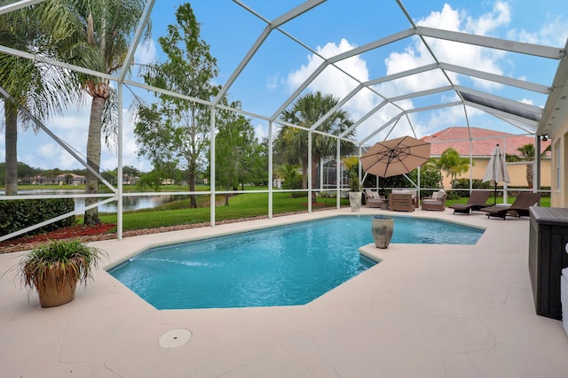 view of swimming pool featuring an outdoor hangout area, glass enclosure, a water view, and a patio