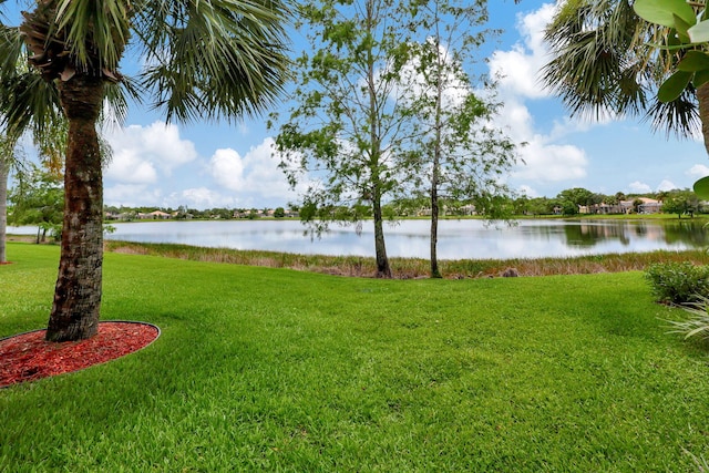 view of yard featuring a water view