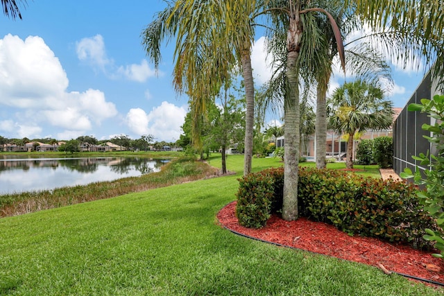 view of yard featuring a water view