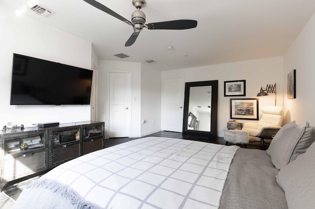 bedroom with ceiling fan