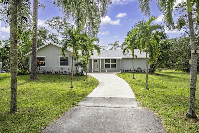 ranch-style home featuring a front lawn