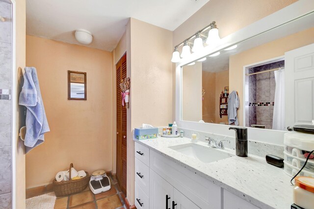 spare room featuring hardwood / wood-style floors and ceiling fan