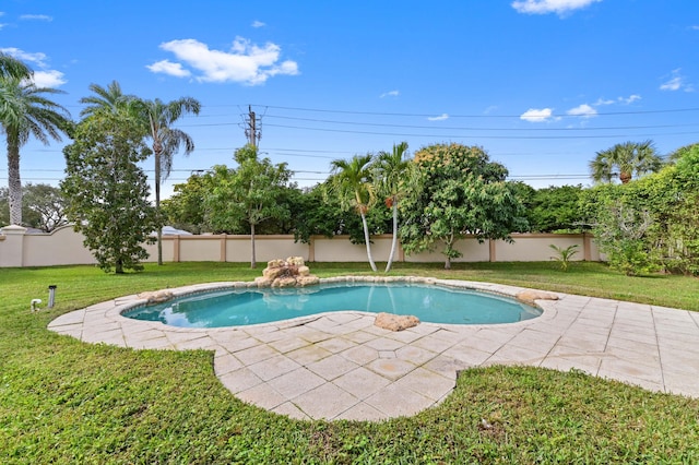 view of swimming pool with a patio and a lawn