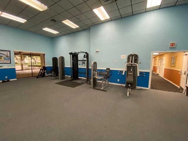 workout area featuring a drop ceiling