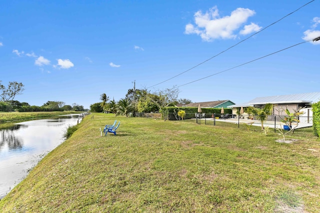 view of yard featuring a water view