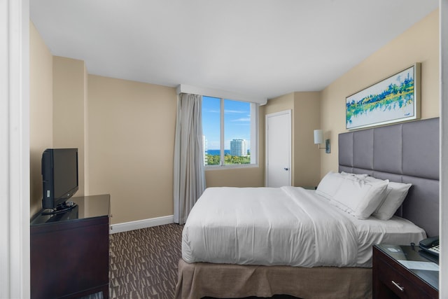 bedroom with carpet flooring