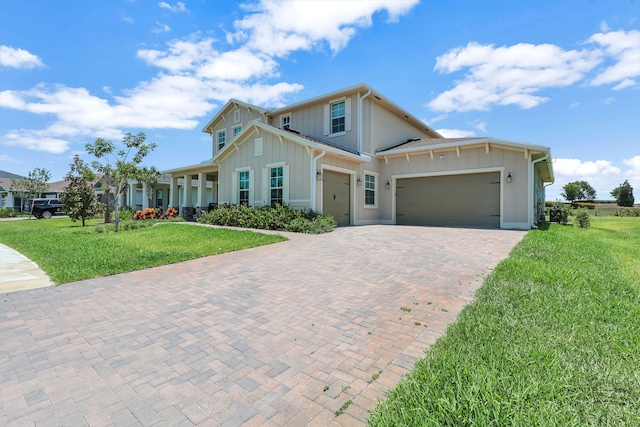 view of front facade featuring a front lawn and a garage