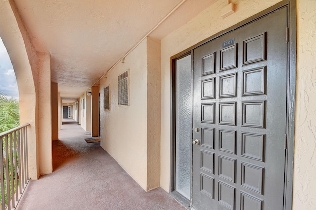 property entrance featuring a balcony