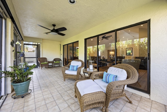 sunroom with ceiling fan