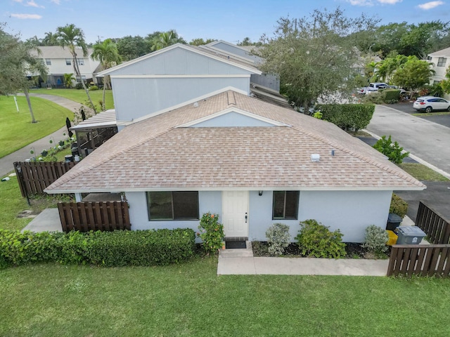 ranch-style house featuring a front lawn