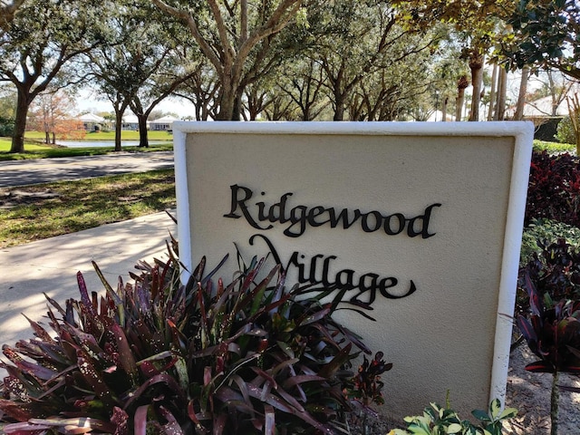 view of community / neighborhood sign