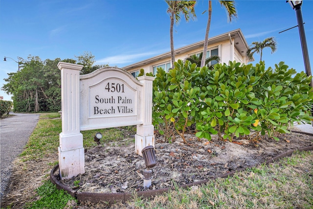 view of community / neighborhood sign