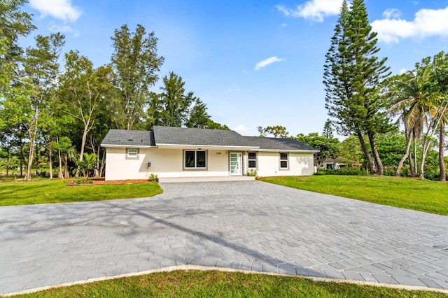 ranch-style home with a front yard