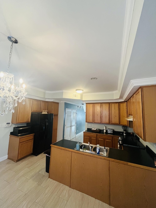 kitchen featuring black fridge with ice dispenser, kitchen peninsula, sink, and an inviting chandelier